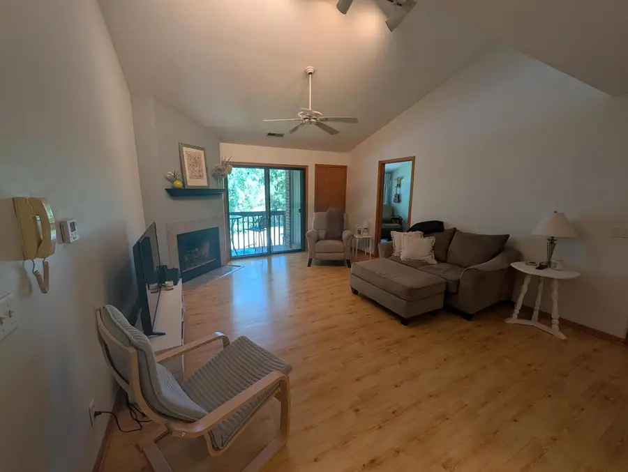 372 Park Hill DRIVE #H, Pewaukee, WI 53072 - #3