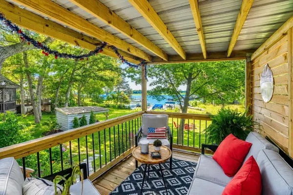 29205 White Oak LANE, Waterford, WI 53185