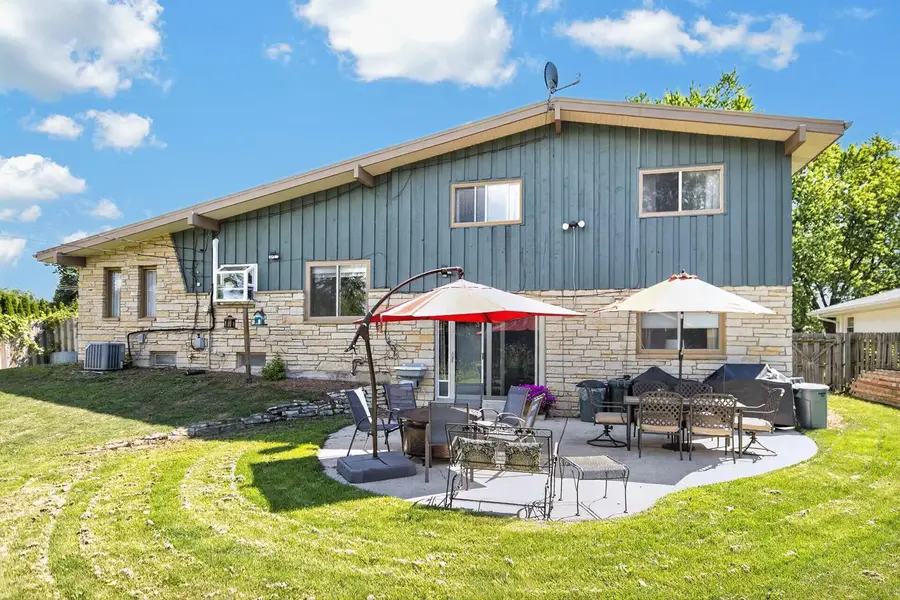 8755 N Pelham PARKWAY, Bayside, WI 53217 - #2