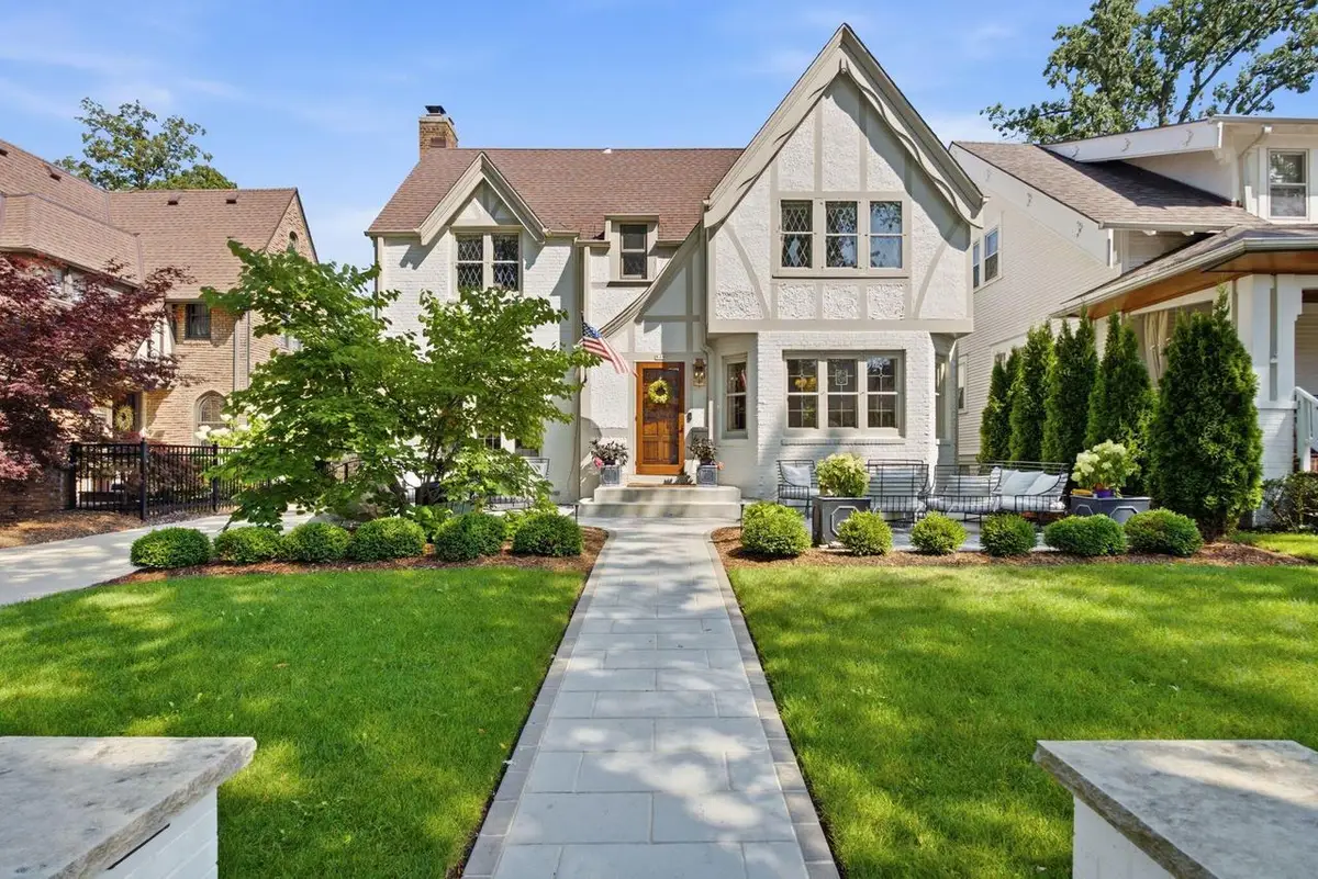 840 E Birch AVENUE, Whitefish Bay, WI 53217 - #1