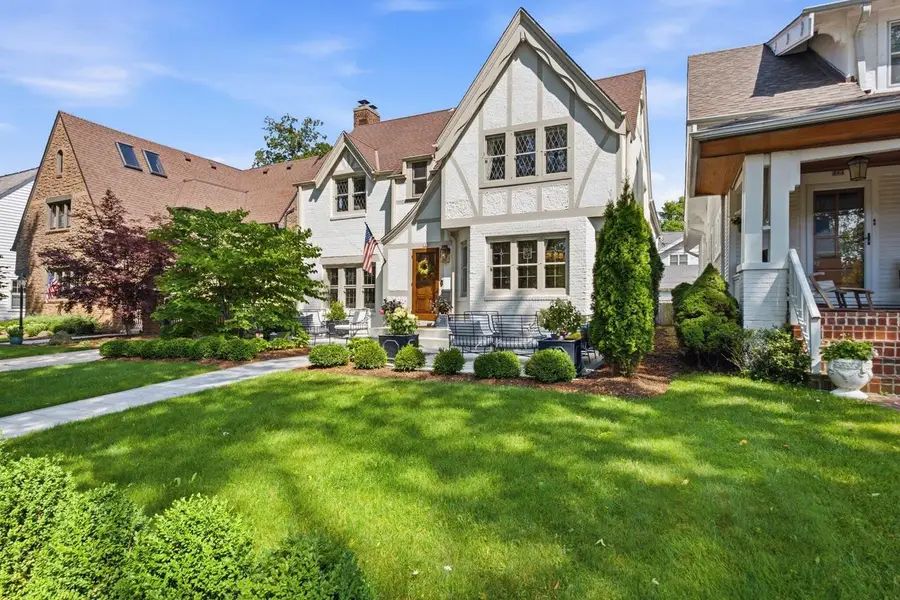 840 E Birch AVENUE, Whitefish Bay, WI 53217 - #2