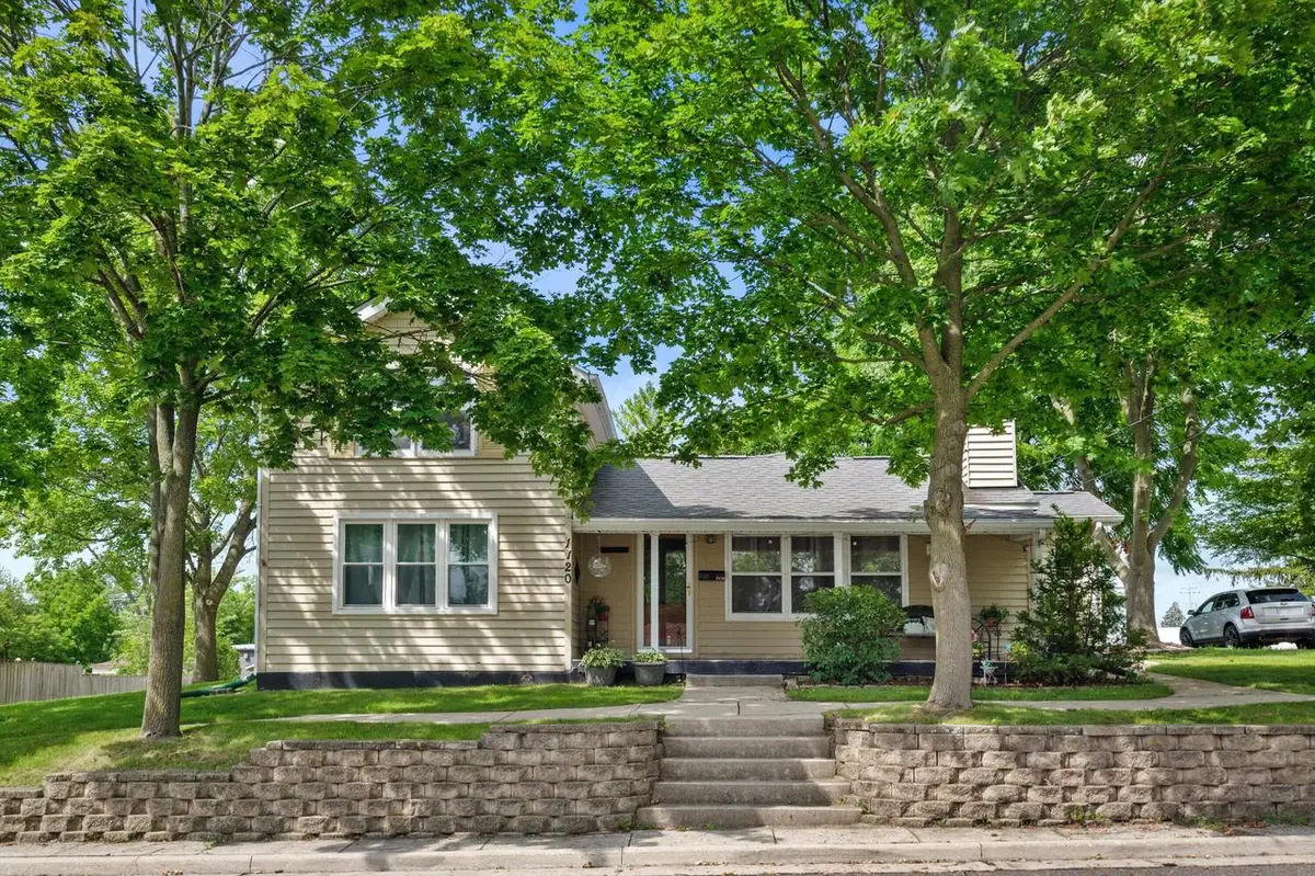 1120 11th AVENUE, Union Grove, WI 53182 - #1