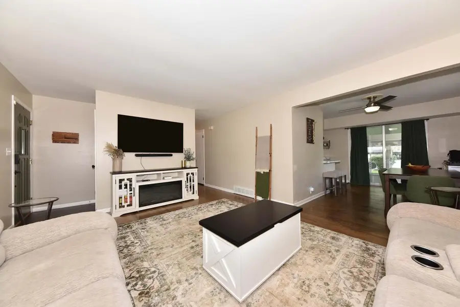 6100 W Hustis STREET, Milwaukee, WI 53223 - #2