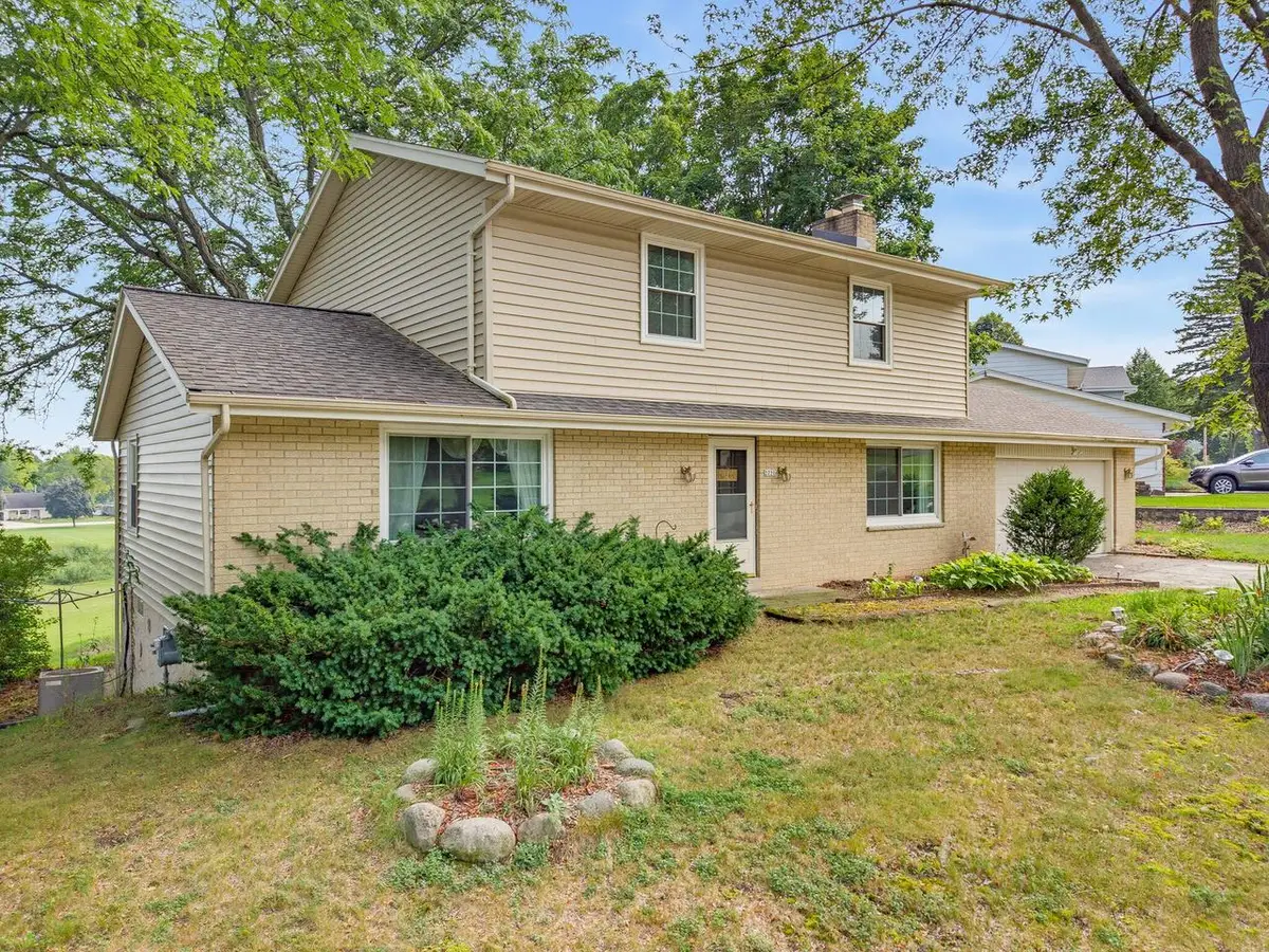2721 Minot LANE, Waukesha, WI 53188 - #1