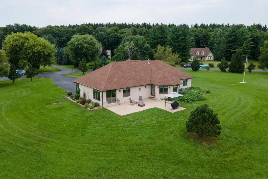W5355 Gladhurst LANE, Elkhorn, WI 53121 - #2