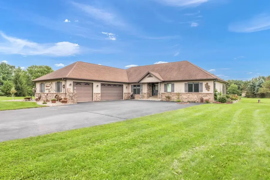 W5355 Gladhurst LANE, Elkhorn, WI 53121 - #3