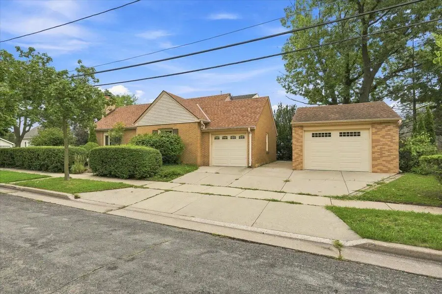427 E Van Norman AVENUE, Milwaukee, WI 53207 - #3