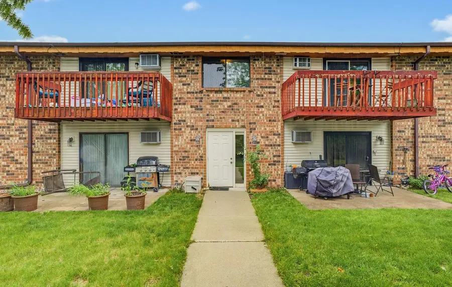 627 Hartridge DRIVE #D, Hartland, WI 53029 - #2