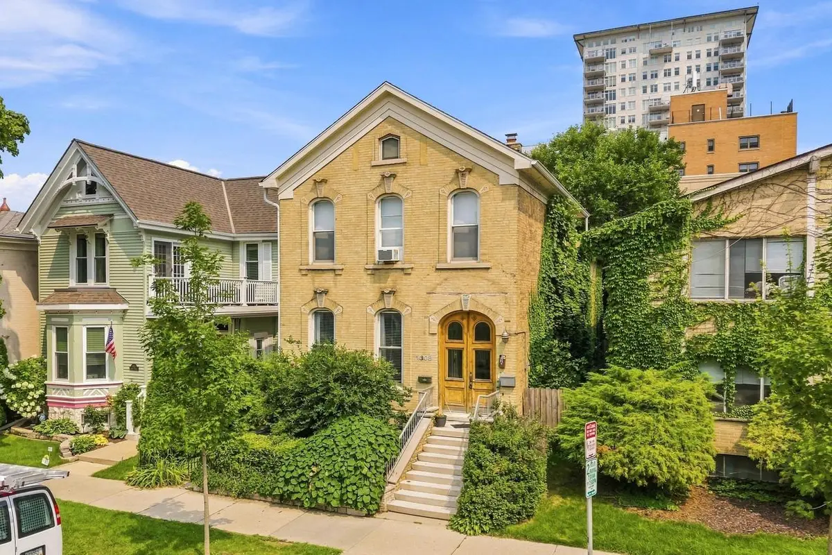 1308 N Astor STREET, Milwaukee, WI 53202 - #1