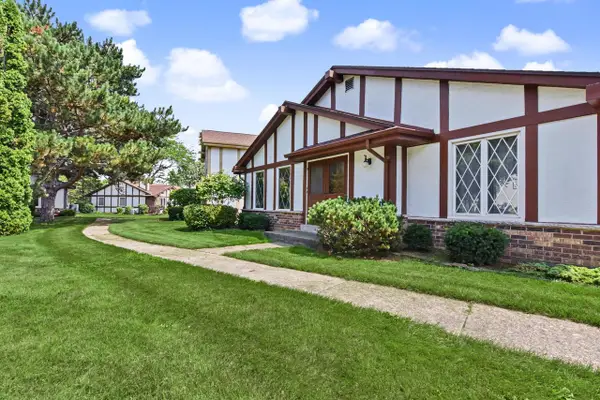 5297 Somerset LANE S, Greenfield, WI 53221
