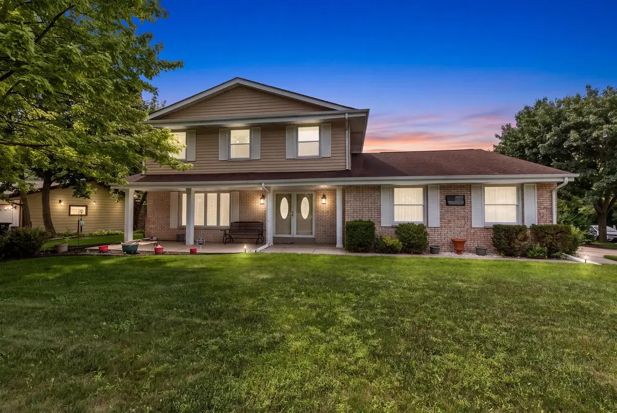 9301 S Sherwood DRIVE, Franklin, WI 53132 - #1