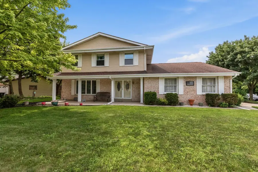 9301 S Sherwood DRIVE, Franklin, WI 53132 - #2