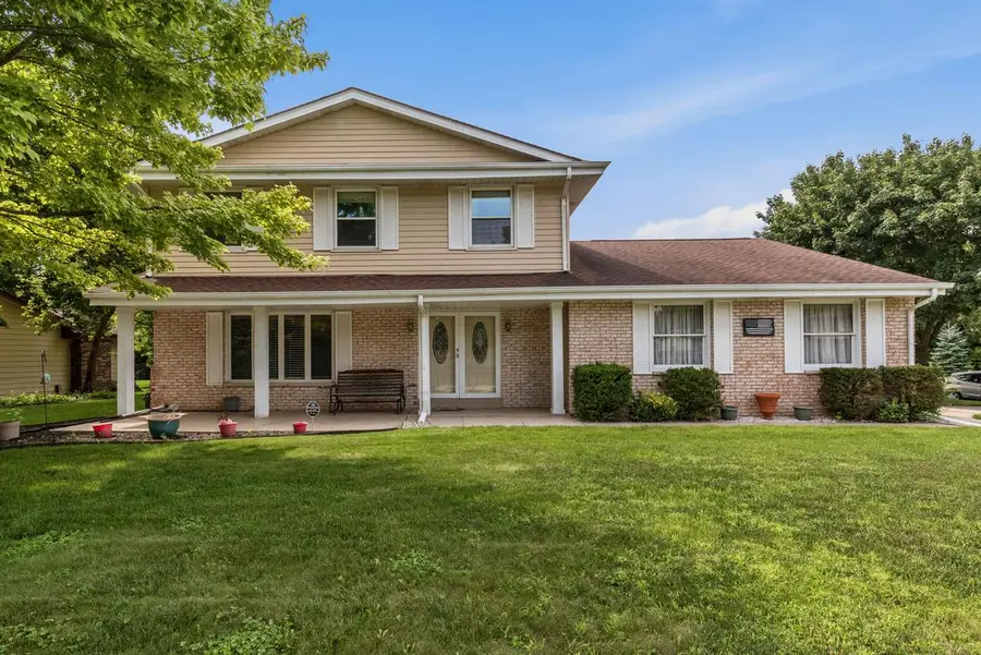 9301 S Sherwood DRIVE, Franklin, WI 53132 - #3
