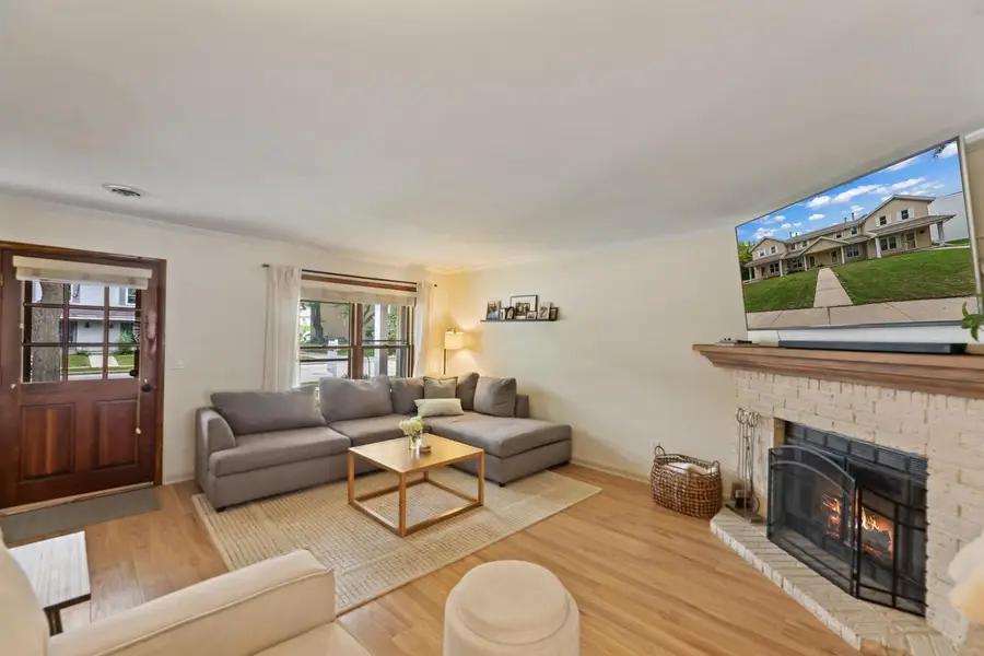 2020 Woodburn ROAD #B, Waukesha, WI 53188 - #3