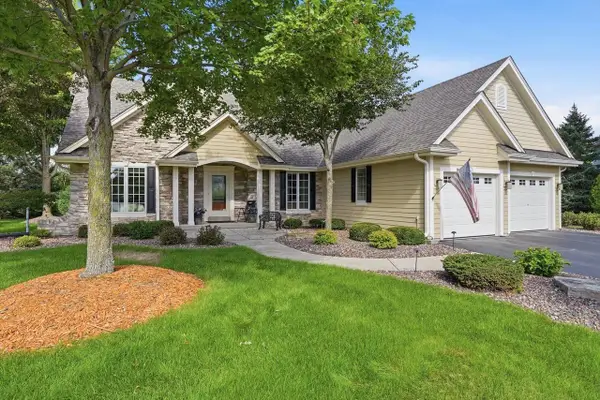1832 La Belle Springs COURT, Oconomowoc, WI 53066