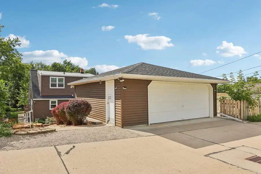 4554 S 48th STREET, Greenfield, WI 53220 - #3