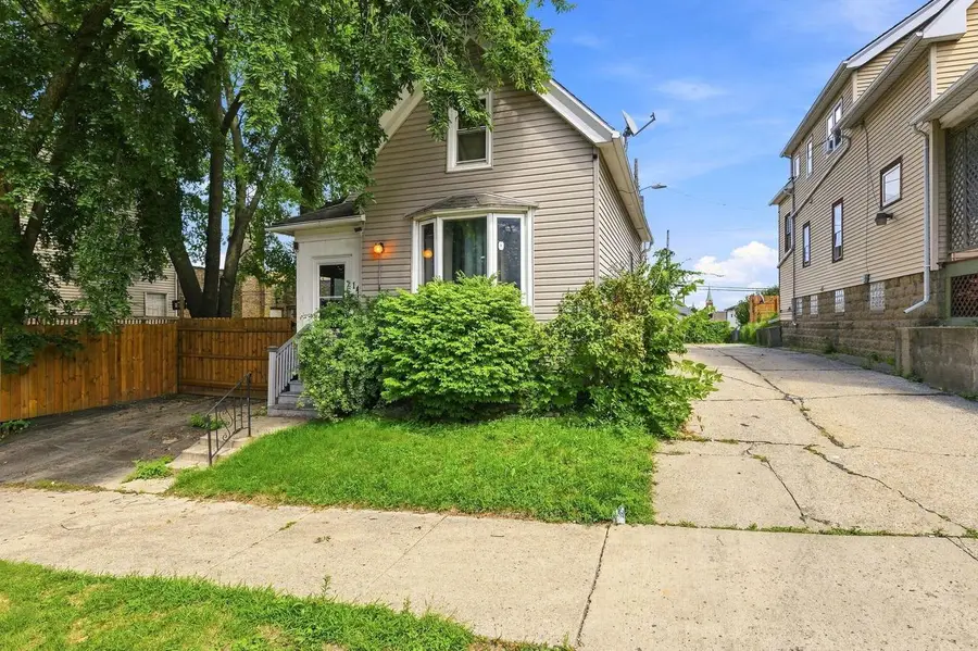 1412 S 32nd STREET, Milwaukee, WI 53215 - #2