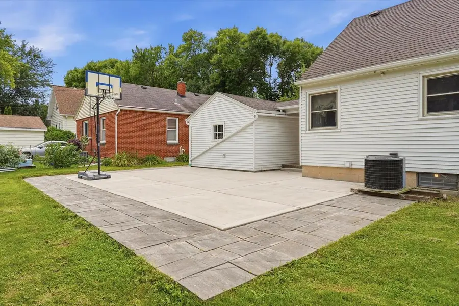 2016 S 96th STREET, West Allis, WI 53227 - #3
