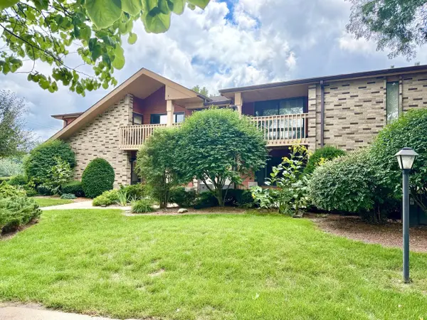 1619 Dover DRIVE ##3, Waukesha, WI 53186