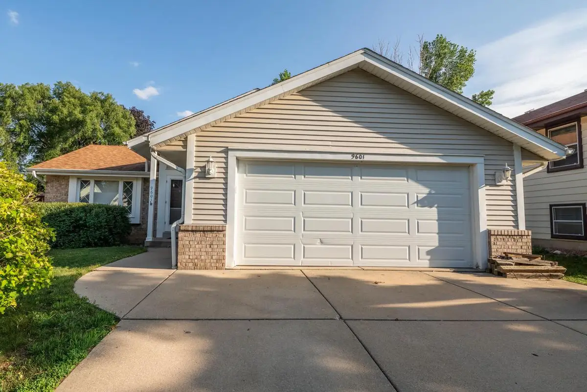 9601 W Darnel AVENUE, Milwaukee, WI 53224 - #1