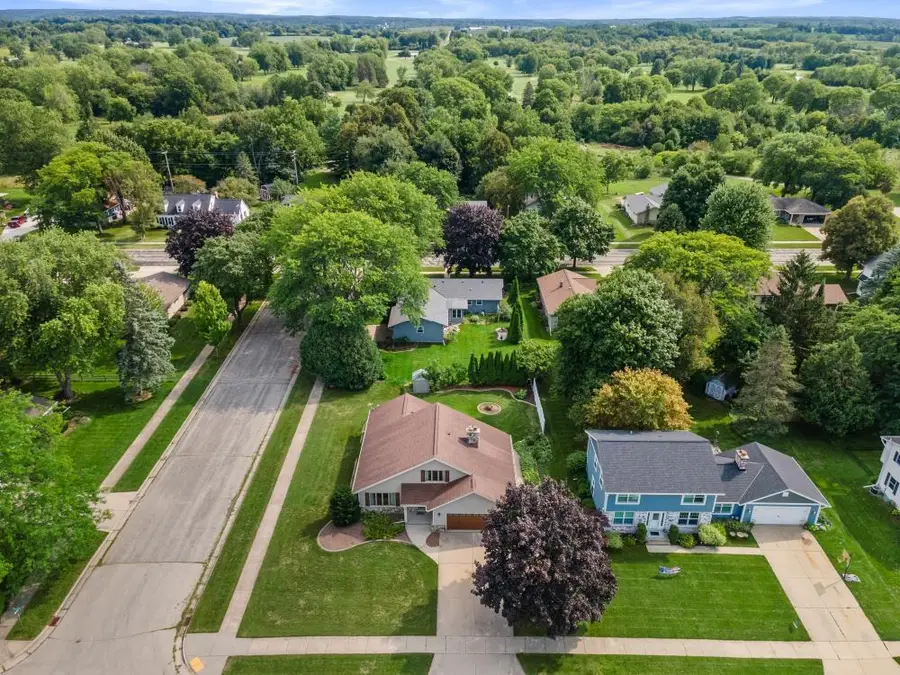 705 Sunset DRIVE, Hartford, WI 53027 - #2