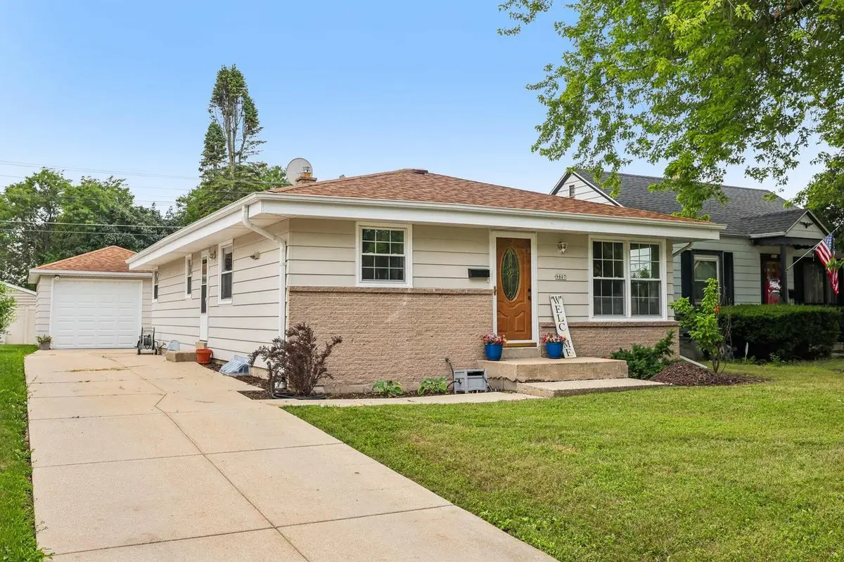 9807 W Morgan AVENUE, Milwaukee, WI 53228 - #1