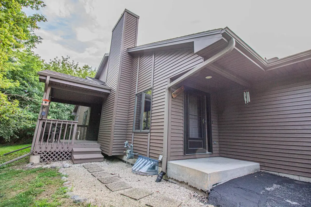 N81W13172 Country Terrace LANE #A, Menomonee Falls, WI 53051 - #1