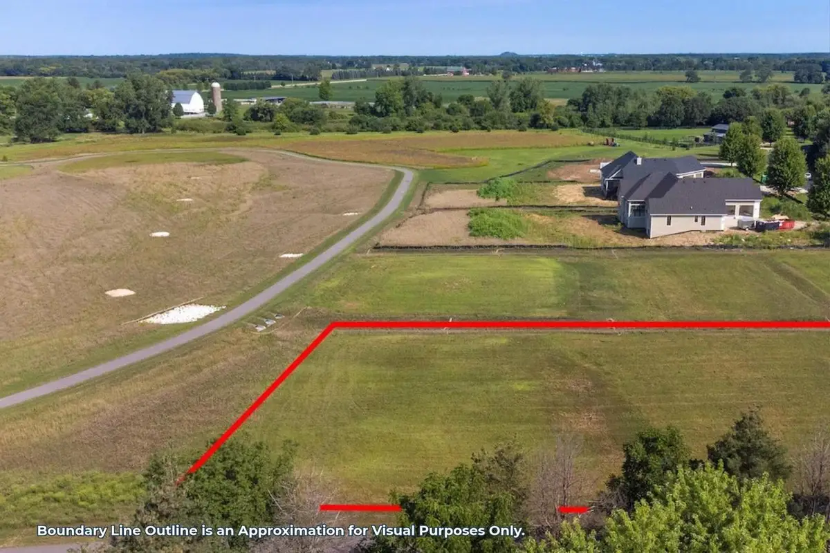 705 S WAYFARE TRAIL, Summit, WI 53066 - #1