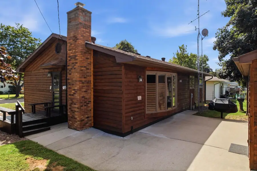 910 Charles DRIVE, Sparta, WI 54656 - #2