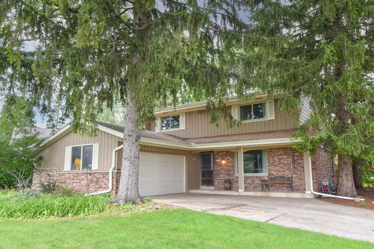 12450 W Ohio DRIVE, New Berlin, WI 53151 - #1
