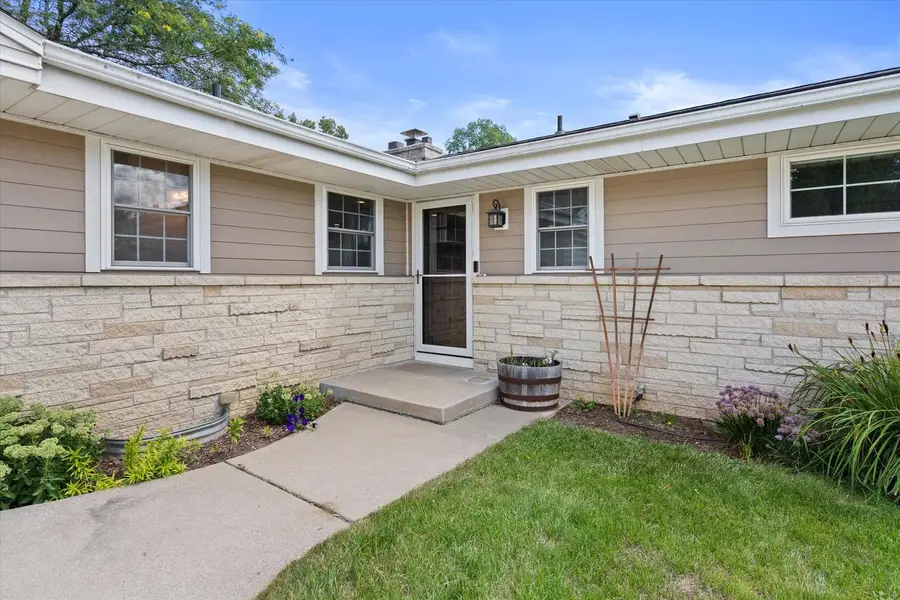 13728 W Honey LANE, New Berlin, WI 53151 - #2