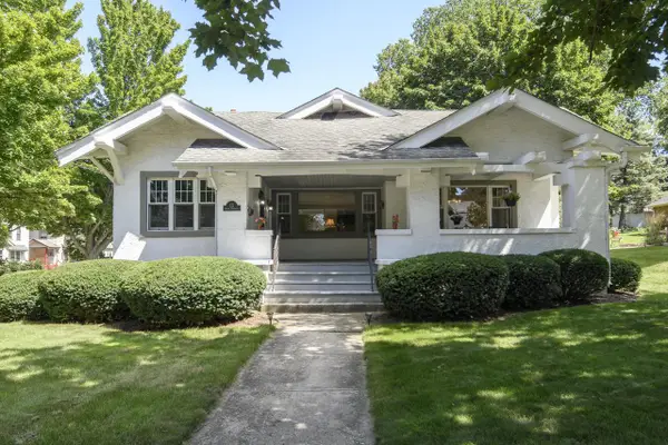 121 N Hartwell AVENUE, Waukesha, WI 53186