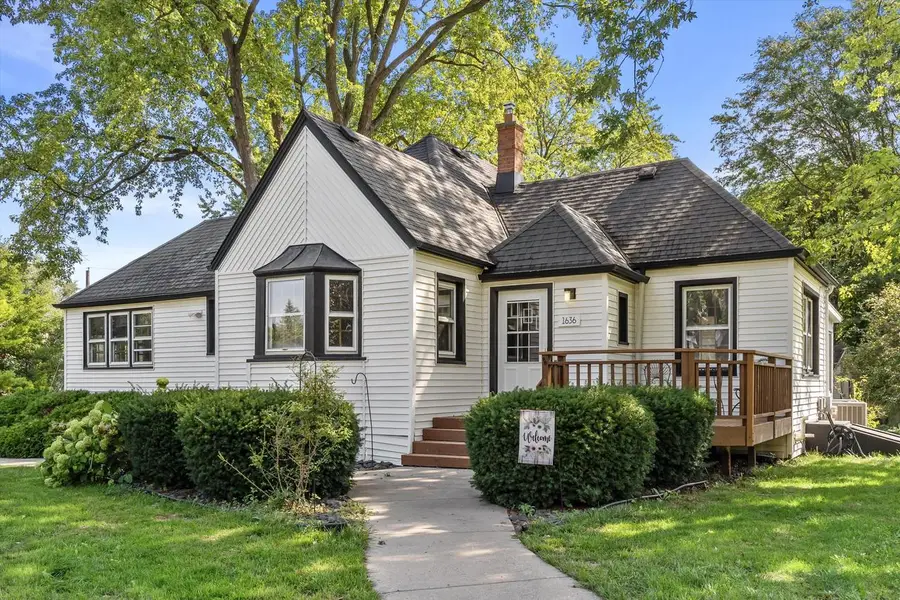 1636 S Triangle AVENUE, New Berlin, WI 53151 - #2