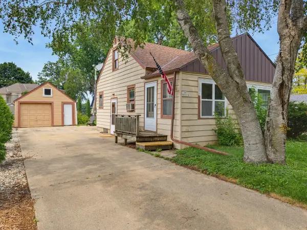 W347N5213 Elm AVENUE, Okauchee, WI 53069