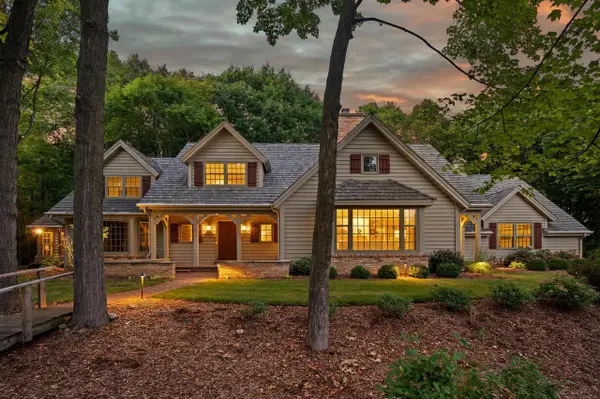 1520 W Manor LANE, River Hills, WI 53217