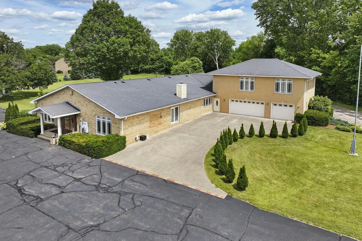 740 S Cosgwell DRIVE, Silver Lake, WI 53170 - #1