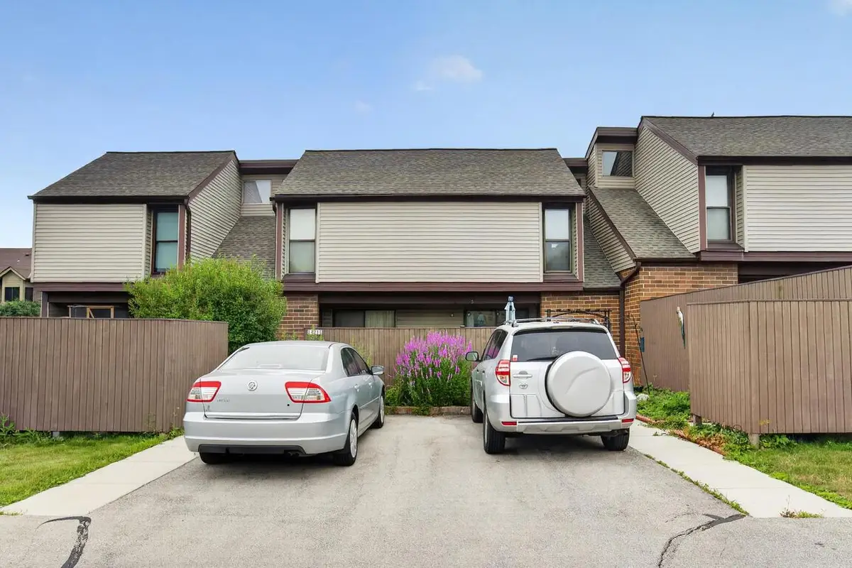 1421 W Edgerton AVENUE #R, Milwaukee, WI 53221 - #1