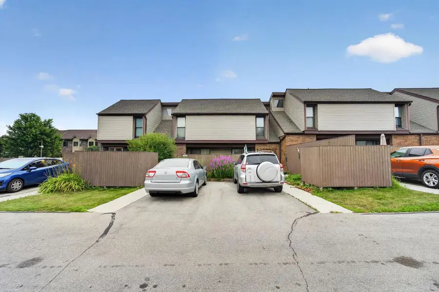 1421 W Edgerton AVENUE #R, Milwaukee, WI 53221 - #3