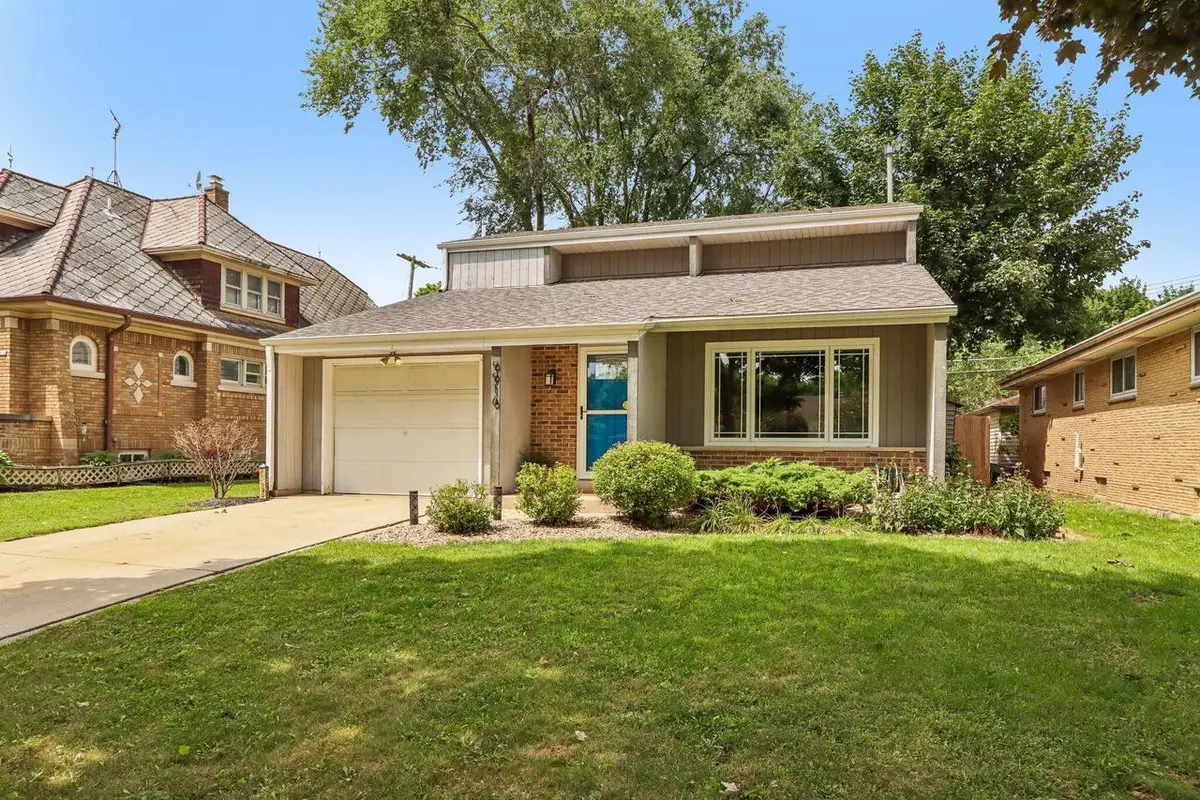 9916 W Grantosa DRIVE, Wauwatosa, WI 53222 - #1
