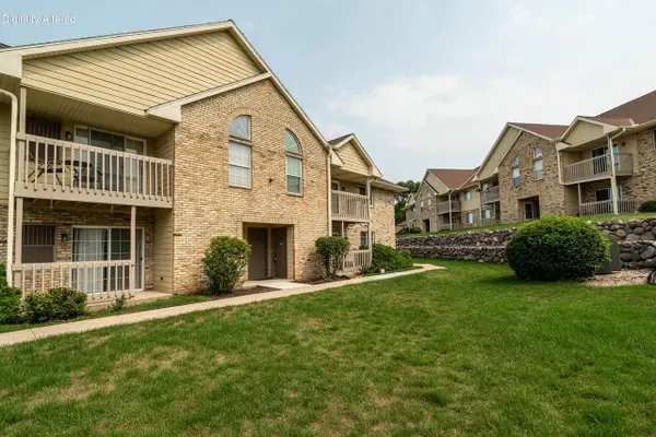 4887 Easy STREET #16, Hartland, WI 53029
