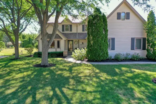 13865 W Linfield DRIVE, New Berlin, WI 53151