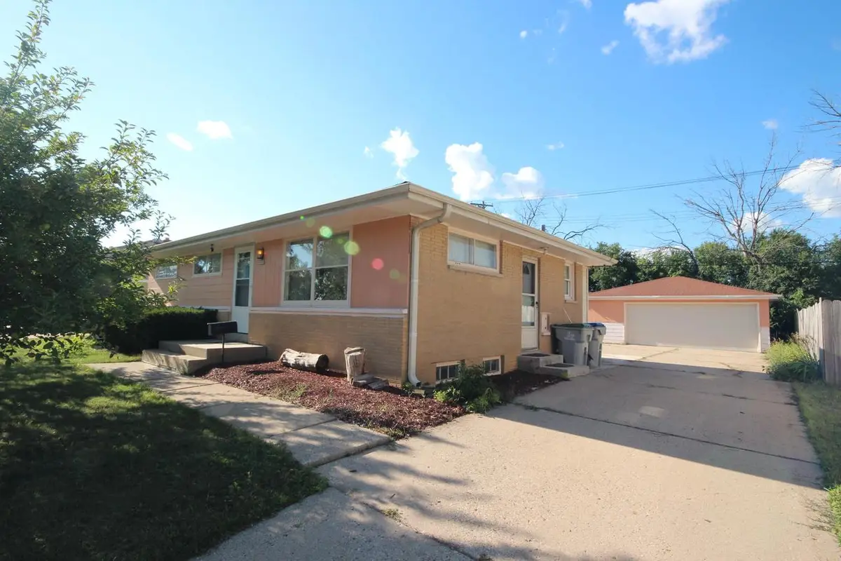 9000 W Custer AVENUE, Milwaukee, WI 53225 - #1