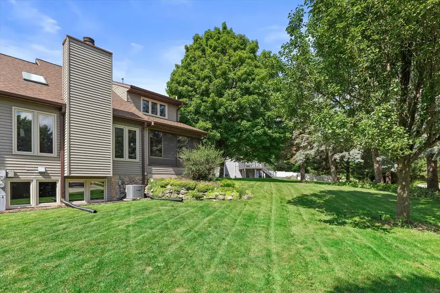 W232N6140 Teakwood COURT, Sussex, WI 53089 - #2