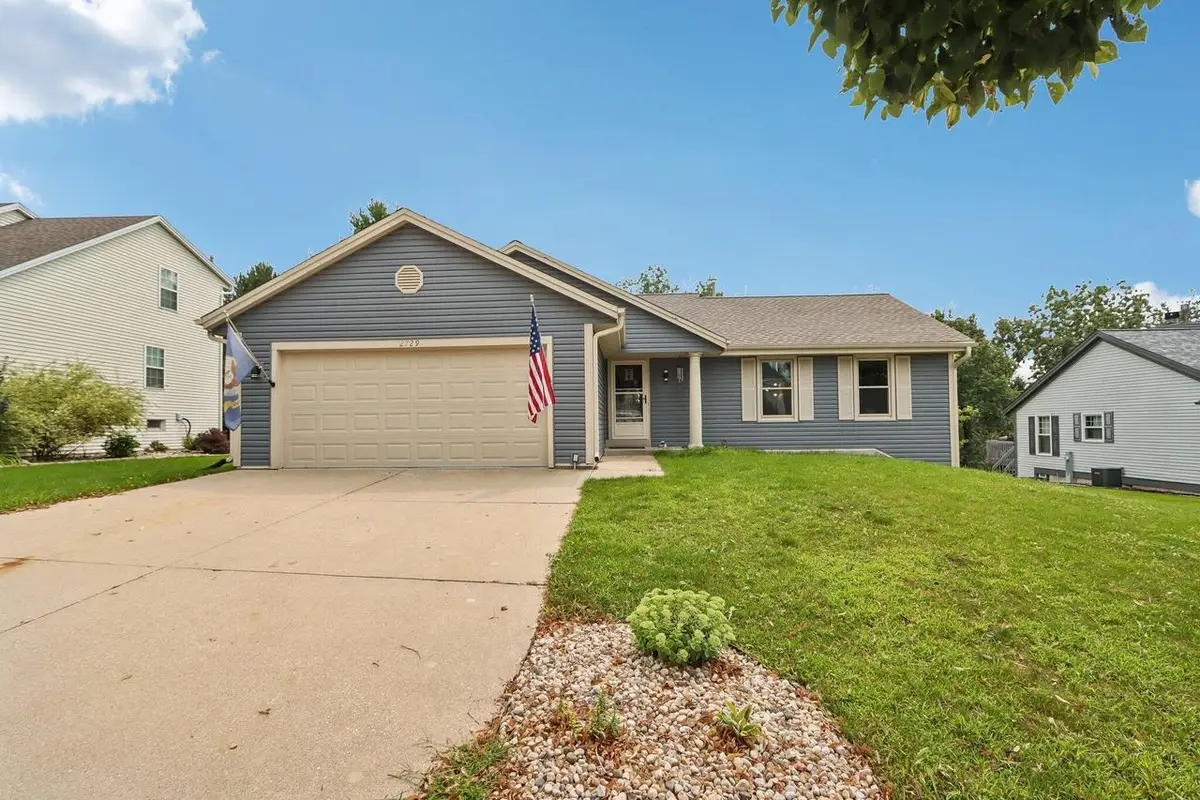 2729 Brighton DRIVE, Waukesha, WI 53188 - #1
