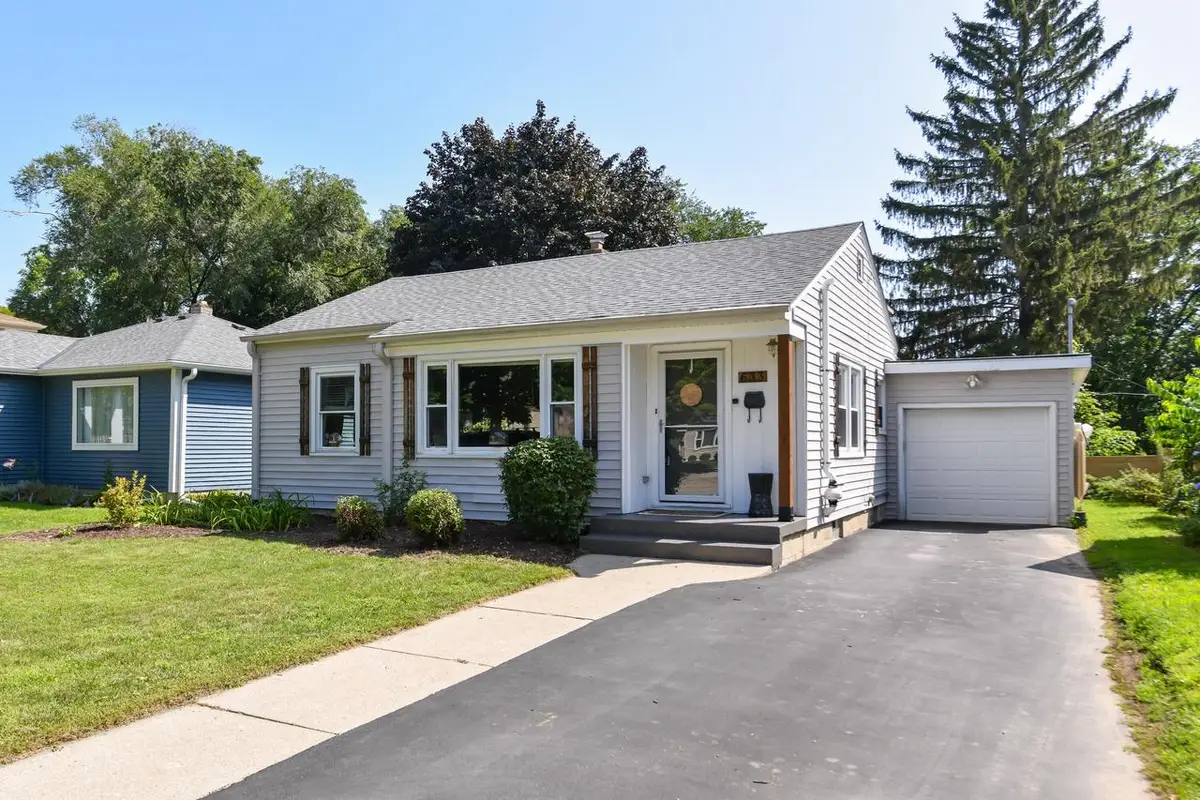 633 N Hine AVENUE, Waukesha, WI 53188 - #1