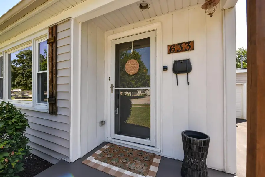 633 N Hine AVENUE, Waukesha, WI 53188 - #2