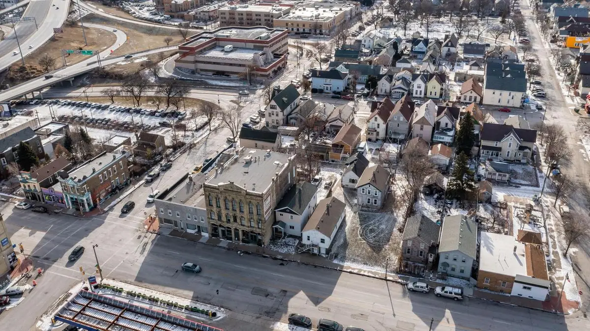 915 W National AVENUE, Milwaukee, WI 53204 - #1