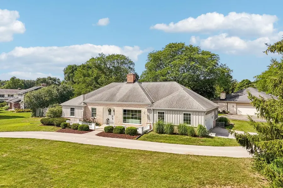 2135 Michelle DRIVE, Brookfield, WI 53045 - #2