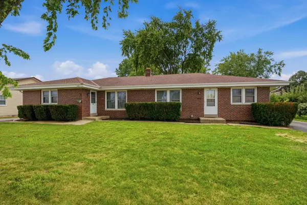 1045 W Sunset DRIVE #1047, Waukesha, WI 53189