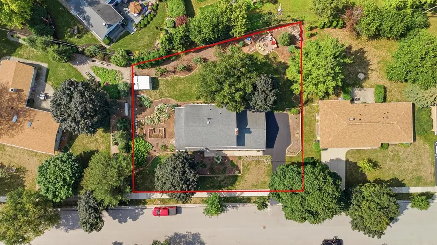 1930 Sunnyside DRIVE, Waukesha, WI 53186 - #2